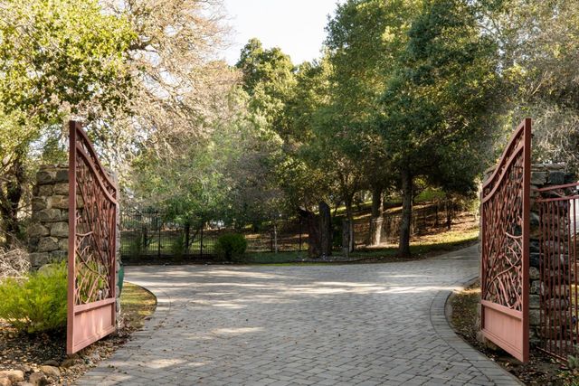 $5,300,000 | 933 Laurel Glen Drive, Palo Alto, CA 94028