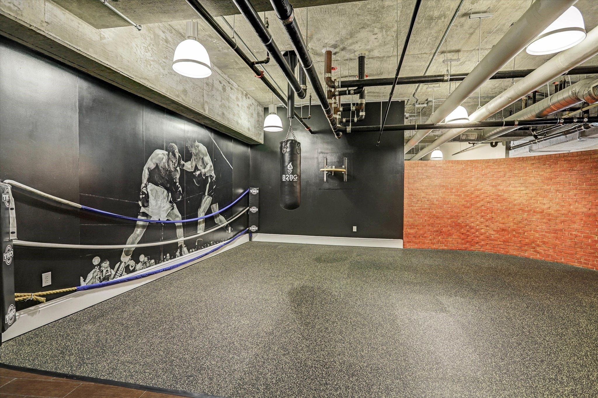 5925 Almeda Road, Unit 11011 Houston, TX 77004 - Photo 4 of 24 Float like a butterfly. Sting like a bee! Fantastic fitness facility on the 6th floor.