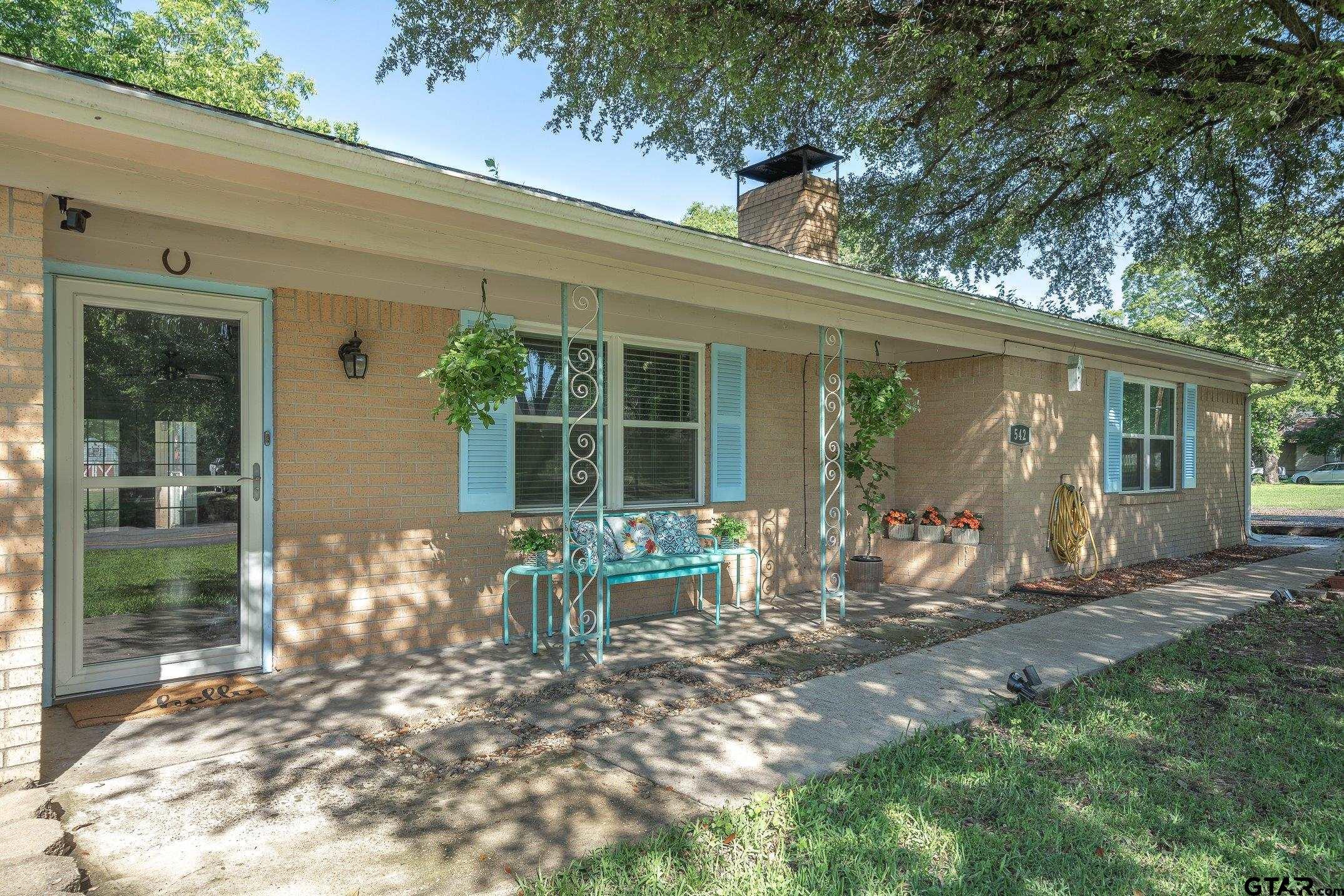 542 South Houston Street Edgewood, TX 75117 - Photo 3 of 37 a front view of a house with garden