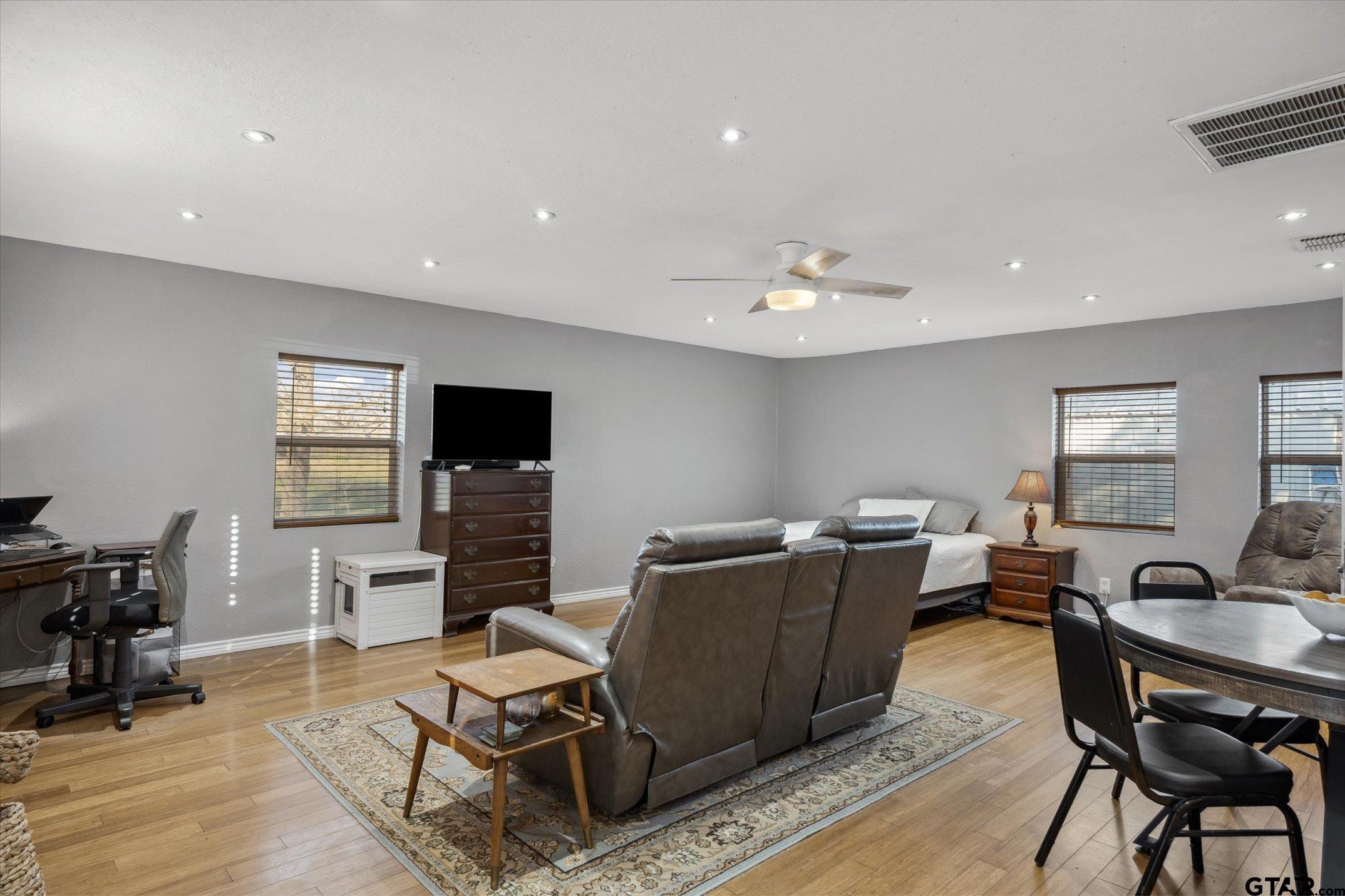 542 South Houston Street Edgewood, TX 75117 - Photo 32 of 37 a workspace with furniture and window