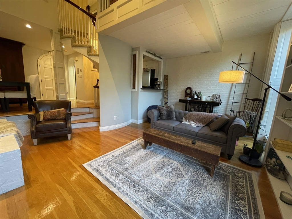 124 Beacon Street, Unit 3F Boston, MA 02116 - Photo 4 of 22