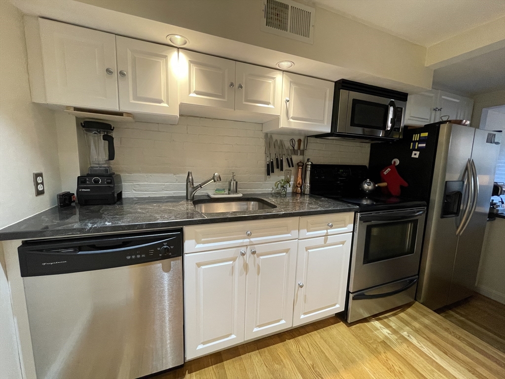 124 Beacon Street, Unit 3F Boston, MA 02116 - Photo 10 of 22