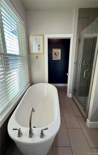 a picture of a bathroom