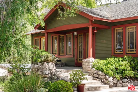 $900,000 | 10610 Pinyon Avenue, Tujunga, CA 91042