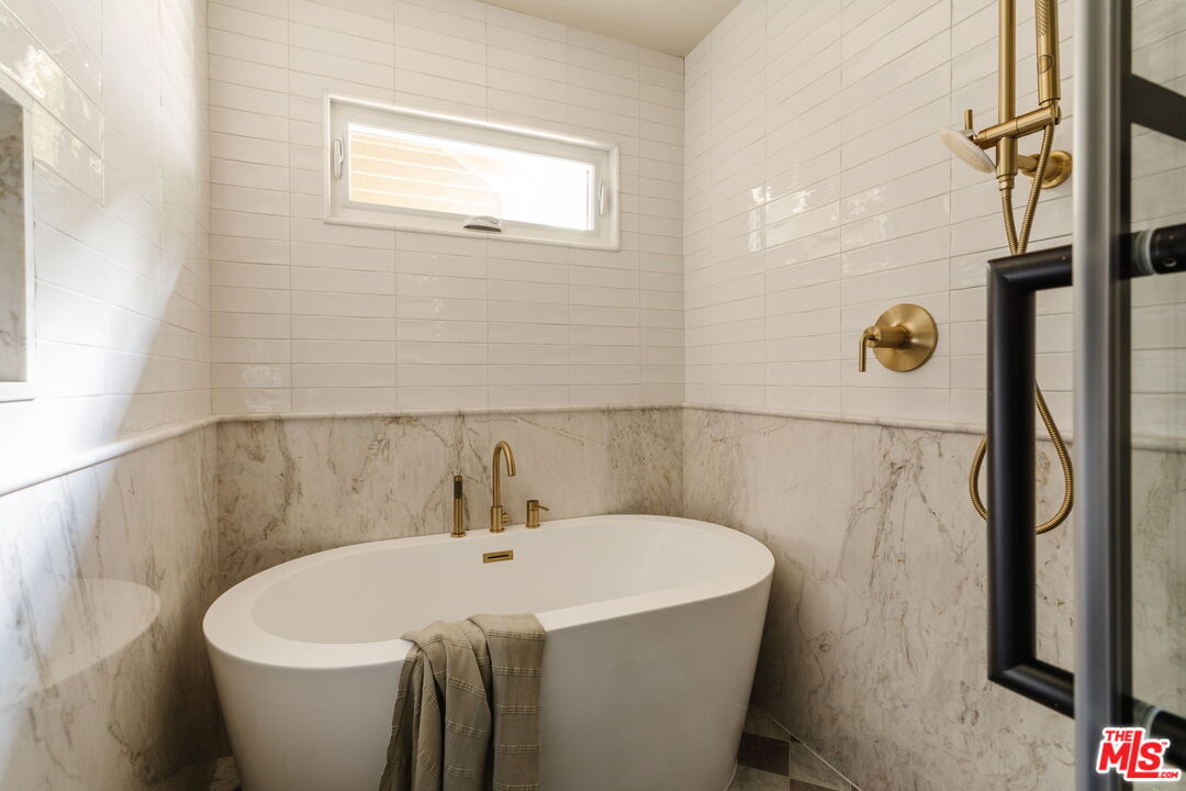10610 Pinyon Avenue Tujunga, CA 91042 - Photo 20 of 39