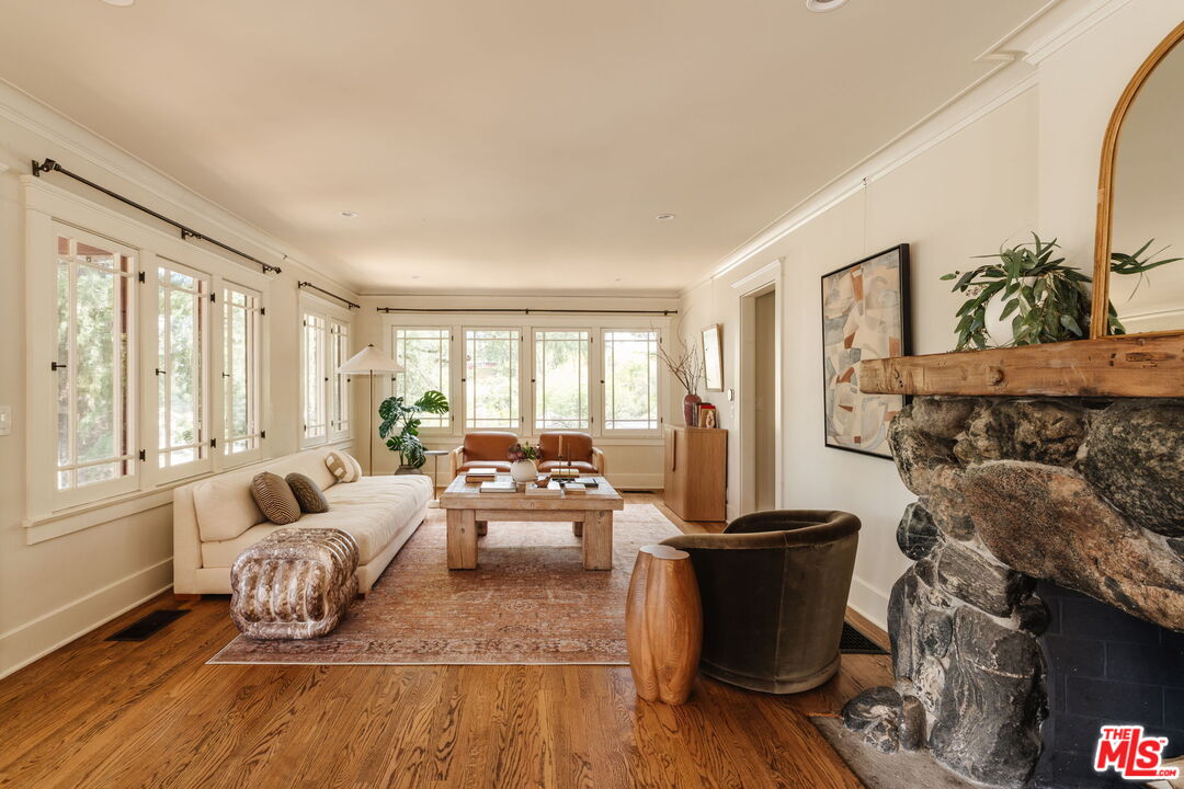 10610 Pinyon Avenue Tujunga, CA 91042 - Photo 3 of 39