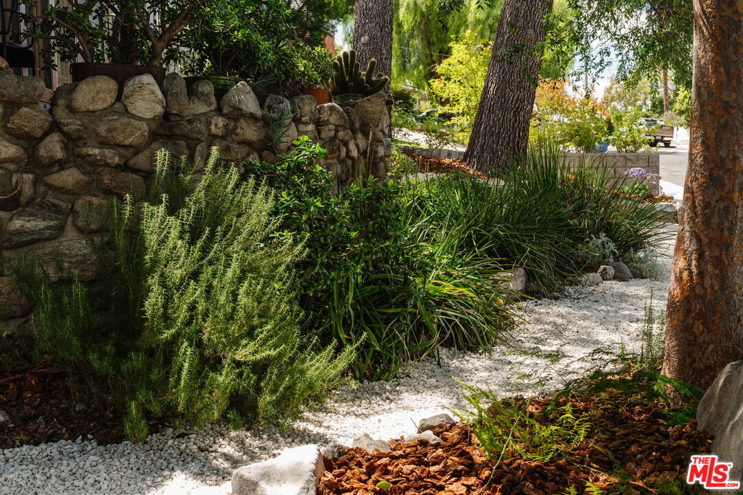 10610 Pinyon Avenue Tujunga, CA 91042 - Photo 36 of 39