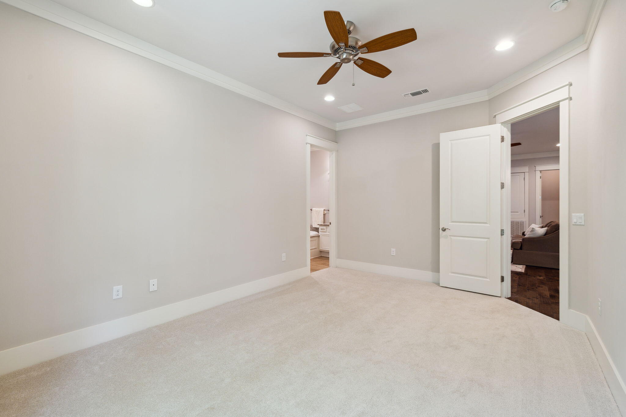 180 Blakely Drew Boulevard Santa Rosa Beach, FL 32459 - Photo 25 of 40 an empty room with closet and a ceiling fan