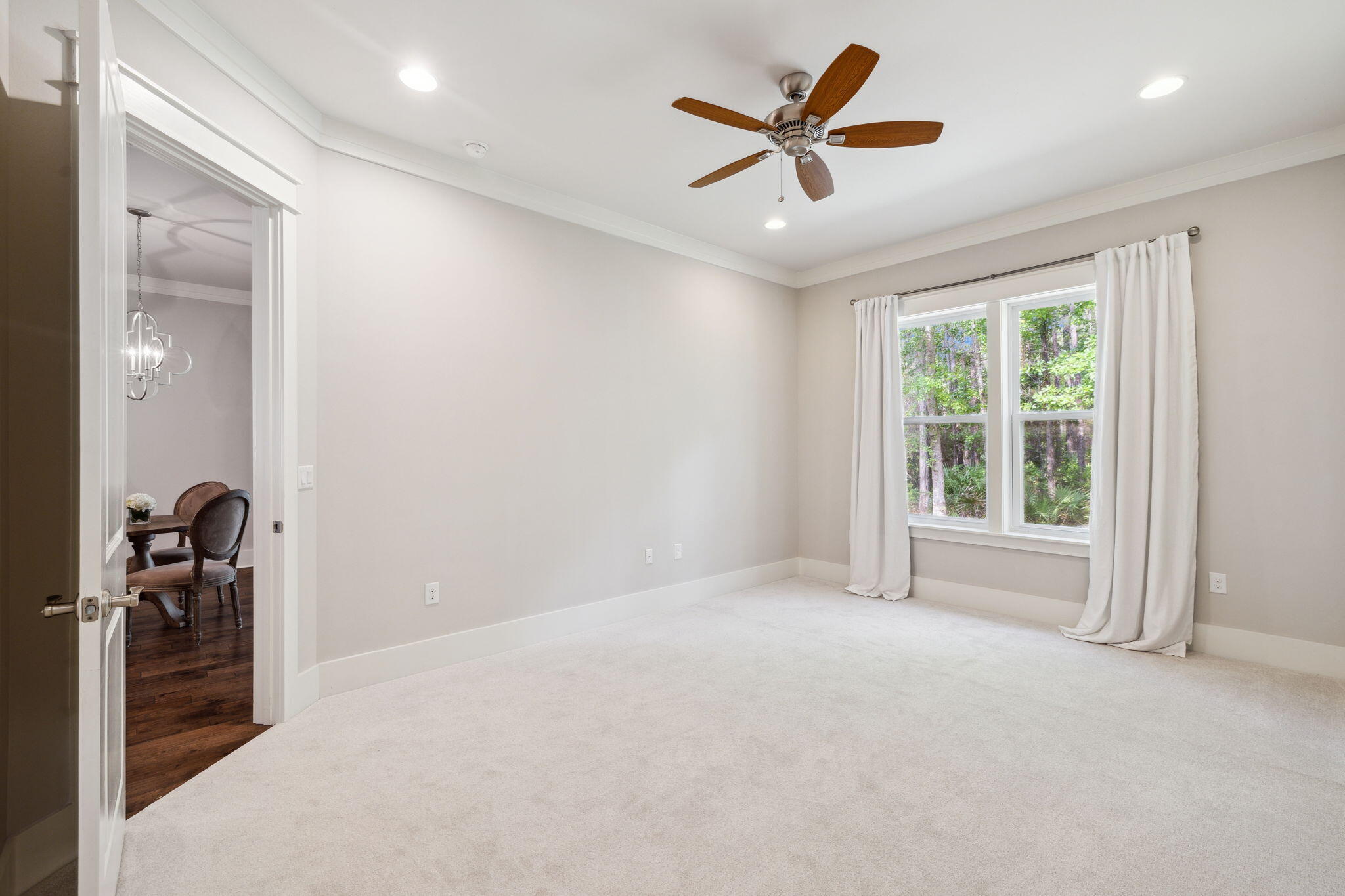 180 Blakely Drew Boulevard Santa Rosa Beach, FL 32459 - Photo 26 of 40 a view of a livingroom with a ceiling fan and window