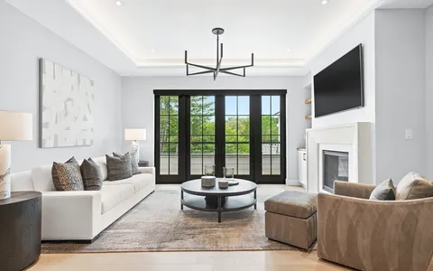 $2,600,000 | 148 Weston Road, Unit 304, Wellesley, MA 02482