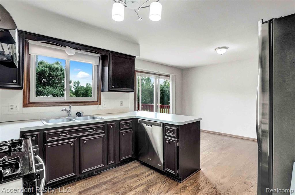 435 Parkland Drive Rochester, MI 48307 - Photo 11 of 32