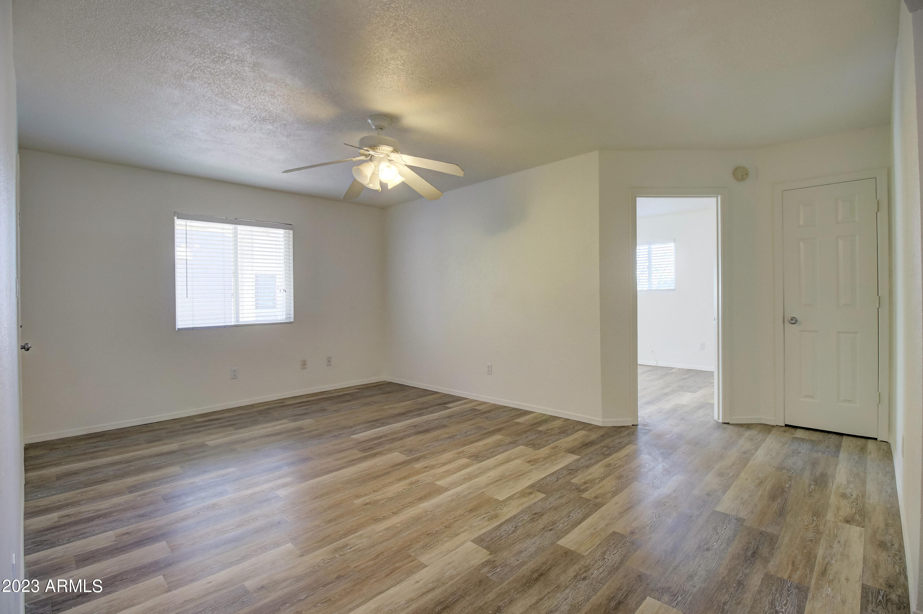 1336 East Mountain View Road, Unit 106 Phoenix, AZ 85020 - Photo 5 of 15 Great room 2