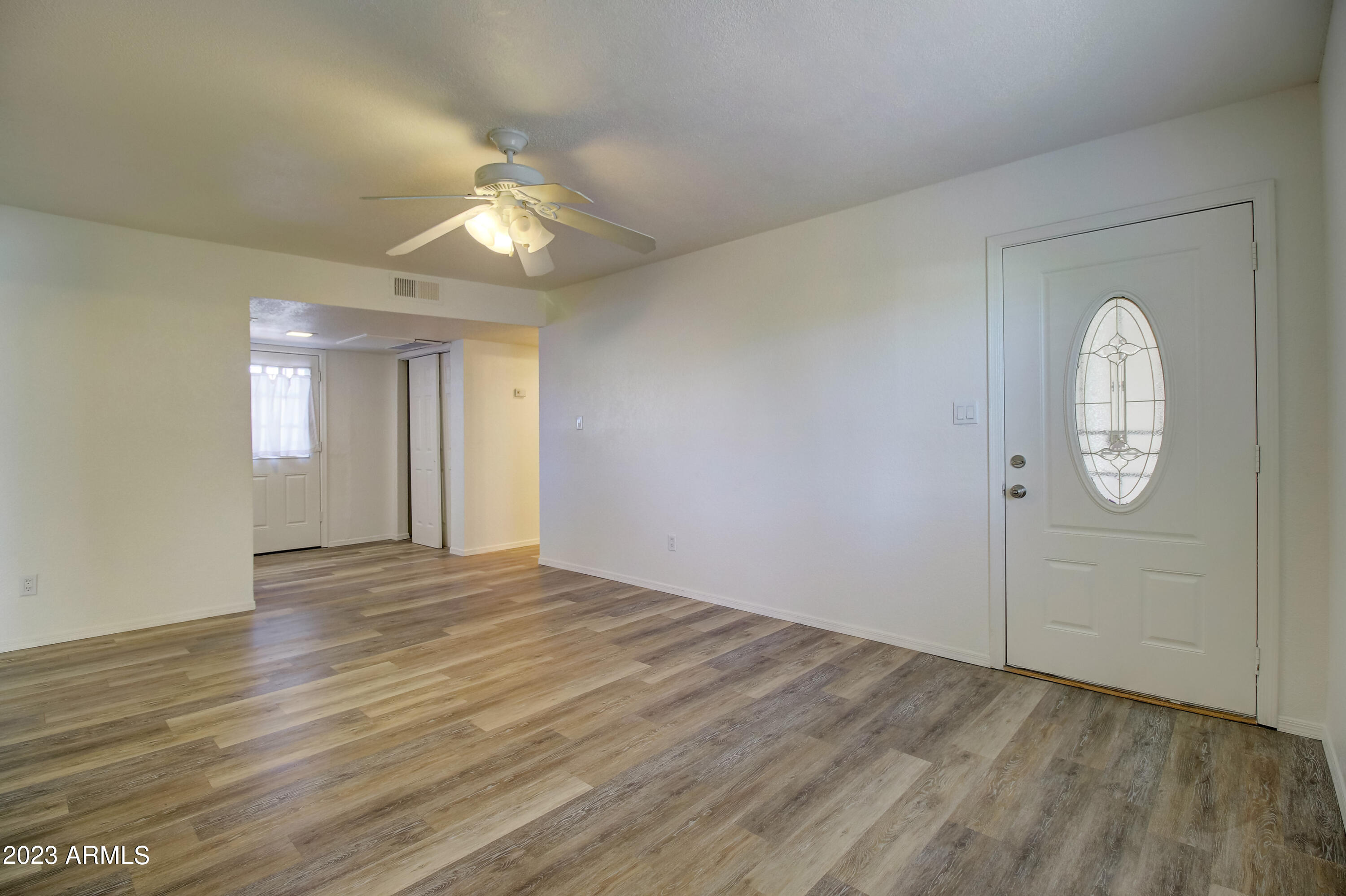 1336 East Mountain View Road, Unit 106 Phoenix, AZ 85020 - Photo 7 of 15 Great room