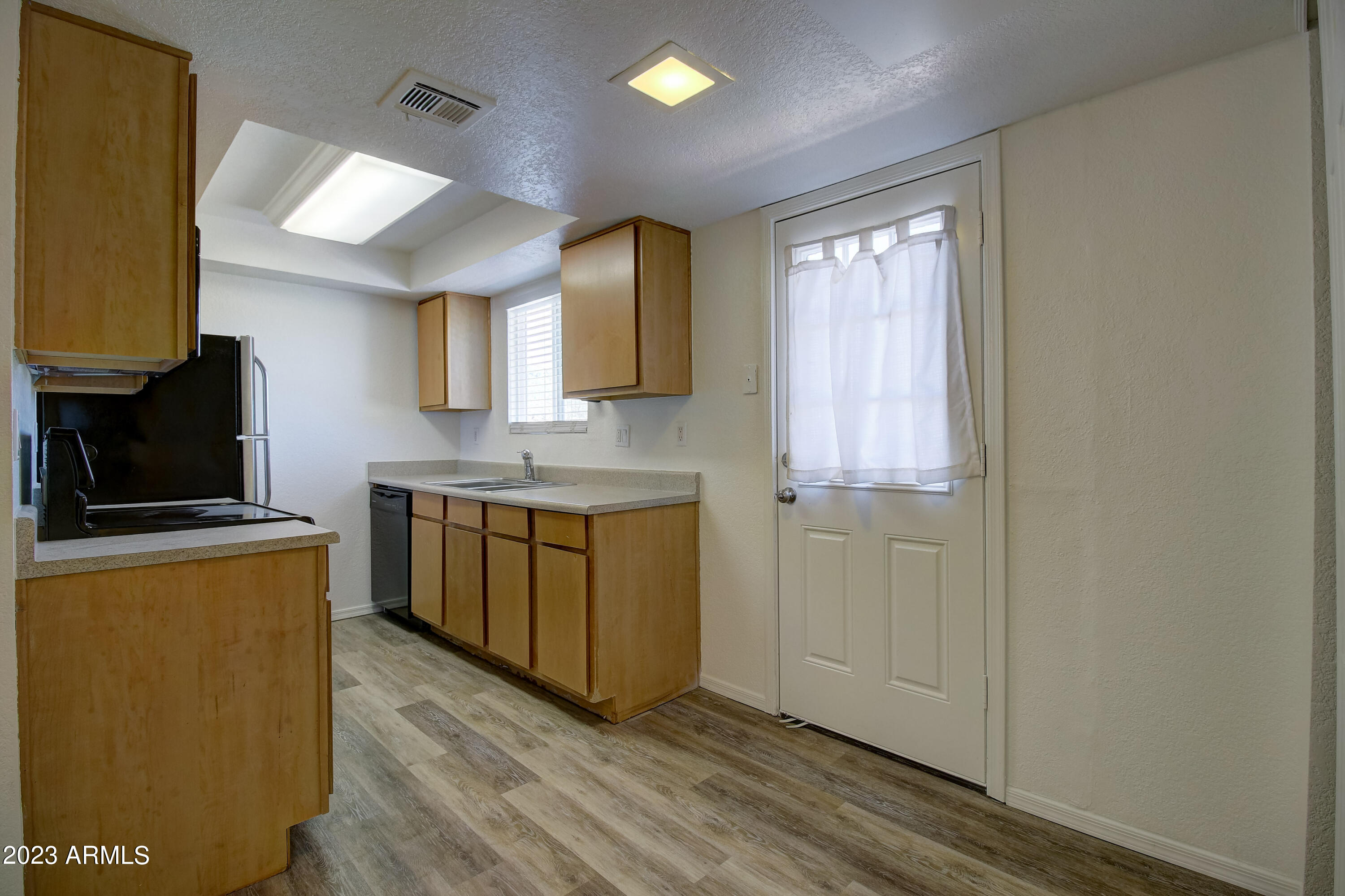 1336 East Mountain View Road, Unit 106 Phoenix, AZ 85020 - Photo 9 of 15 Kitchen