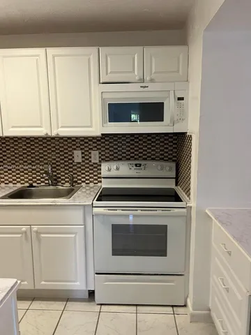 $265,000 | 927 Northeast 199th Street, Unit 102, Miami, FL 33179