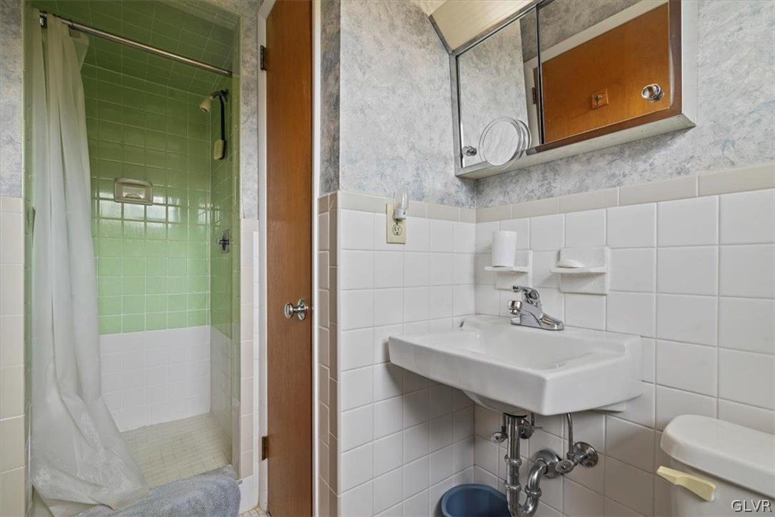 1205 Stark Road Bethlehem, PA 18017 - Photo 45 of 49 Master Bath