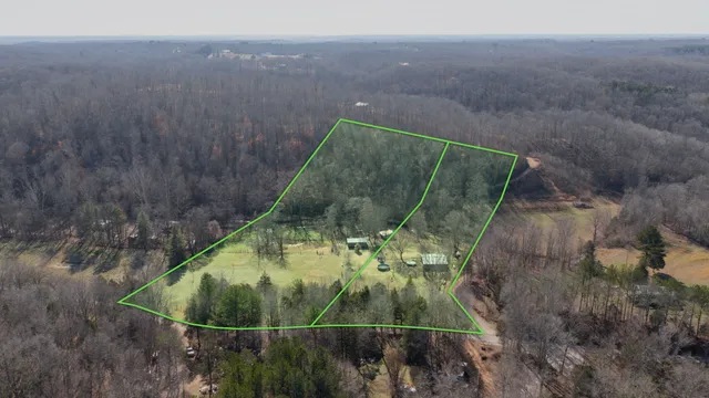 a view of a tennis court