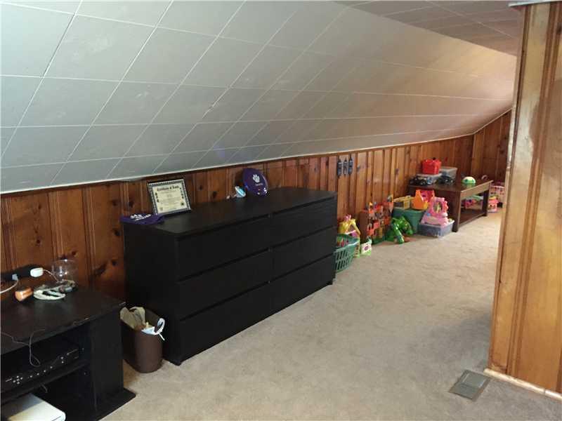 515 Manhasset Road Baldwin, PA 15227 - Photo 16 of 22 Bedroom.
