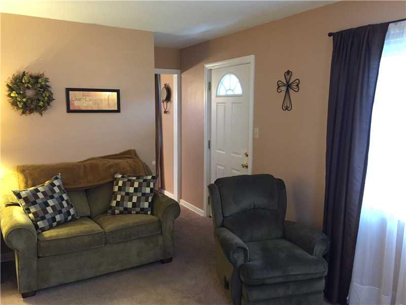 515 Manhasset Road Baldwin, PA 15227 - Photo 3 of 22 Living Room.