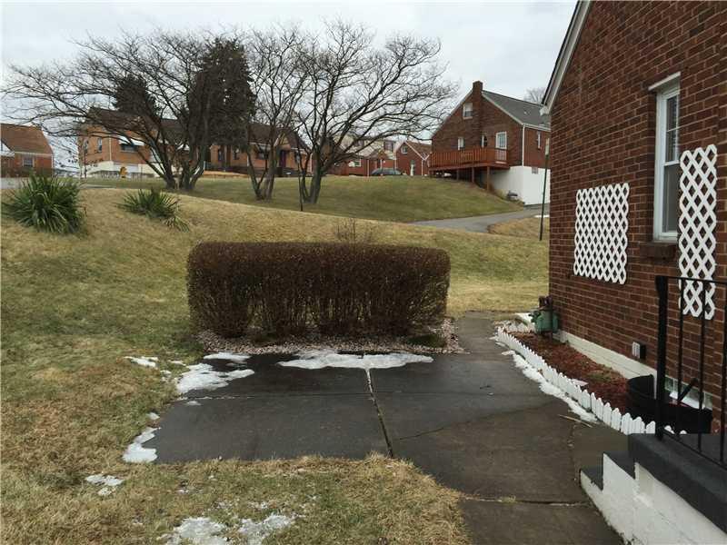 515 Manhasset Road Baldwin, PA 15227 - Photo 21 of 22 Yard/Garden.