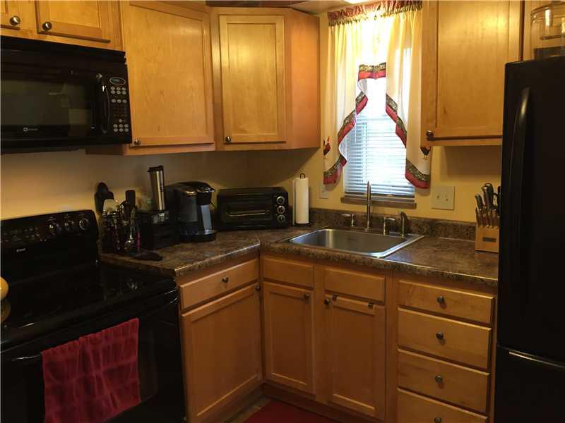 515 Manhasset Road Baldwin, PA 15227 - Photo 9 of 22 Kitchen.