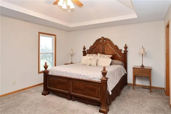 $590,000 | 15145 Lakeport Lane, Smithville, MO 64089