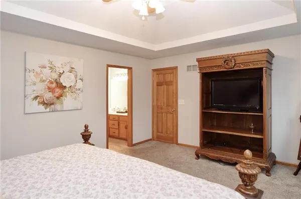 $590,000 | 15145 Lakeport Lane, Smithville, MO 64089
