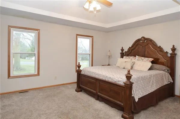 $590,000 | 15145 Lakeport Lane, Smithville, MO 64089
