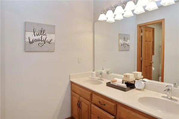 $590,000 | 15145 Lakeport Lane, Smithville, MO 64089