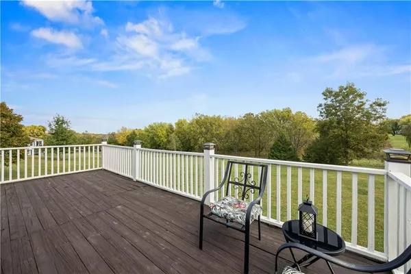 $590,000 | 15145 Lakeport Lane, Smithville, MO 64089