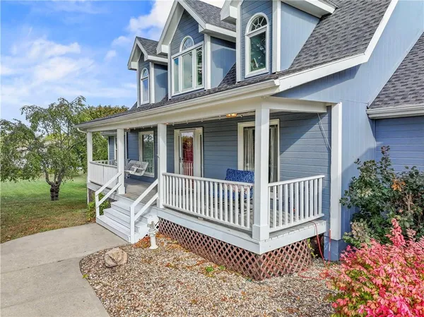 $590,000 | 15145 Lakeport Lane, Smithville, MO 64089