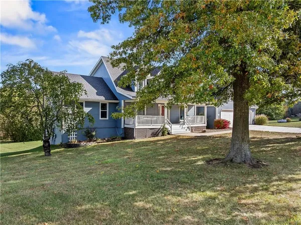 $590,000 | 15145 Lakeport Lane, Smithville, MO 64089
