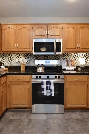 $590,000 | 15145 Lakeport Lane, Smithville, MO 64089