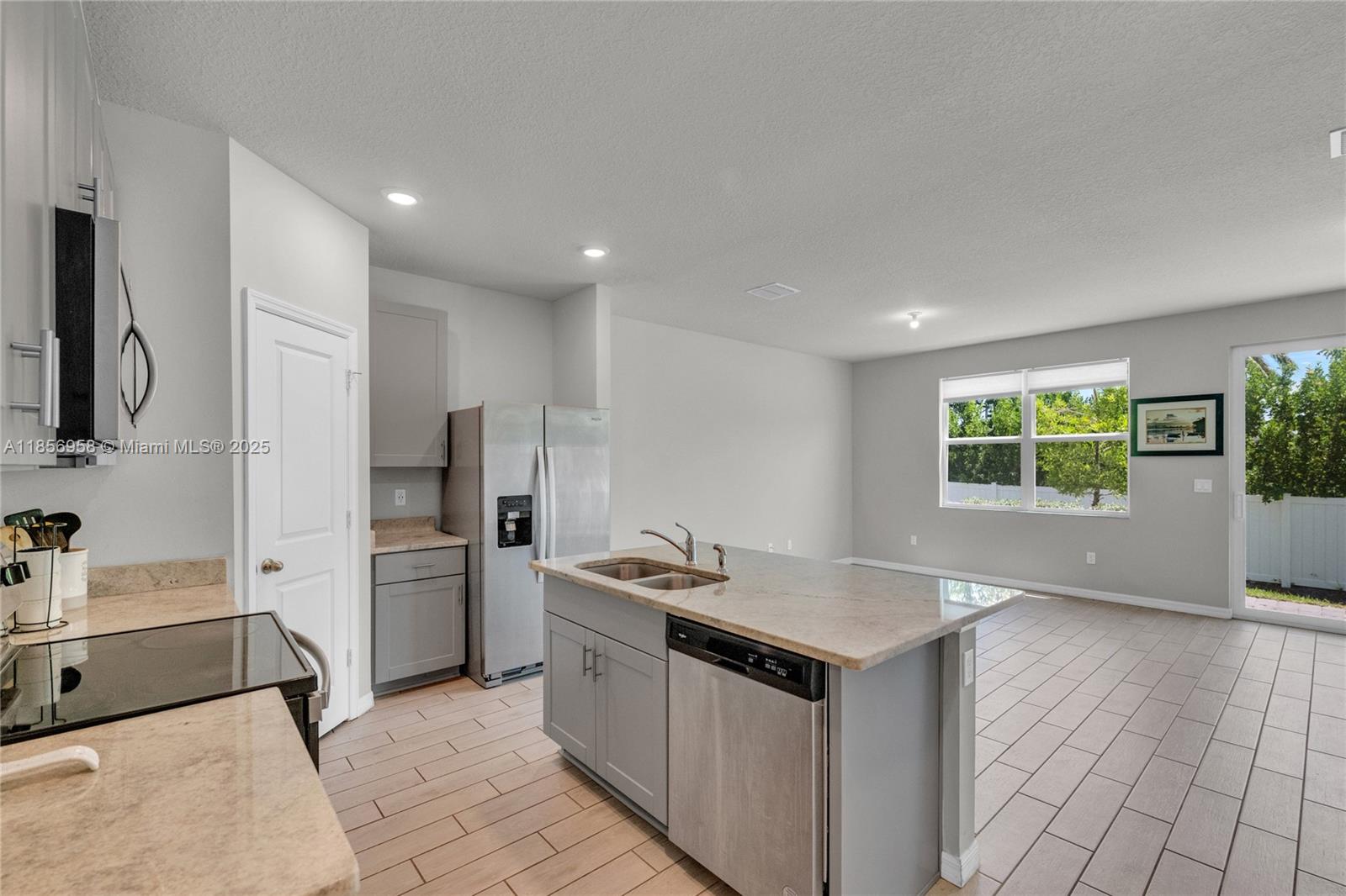 3506 Joshua Tree Street Palm Springs, FL 33461 - Photo 12 of 46