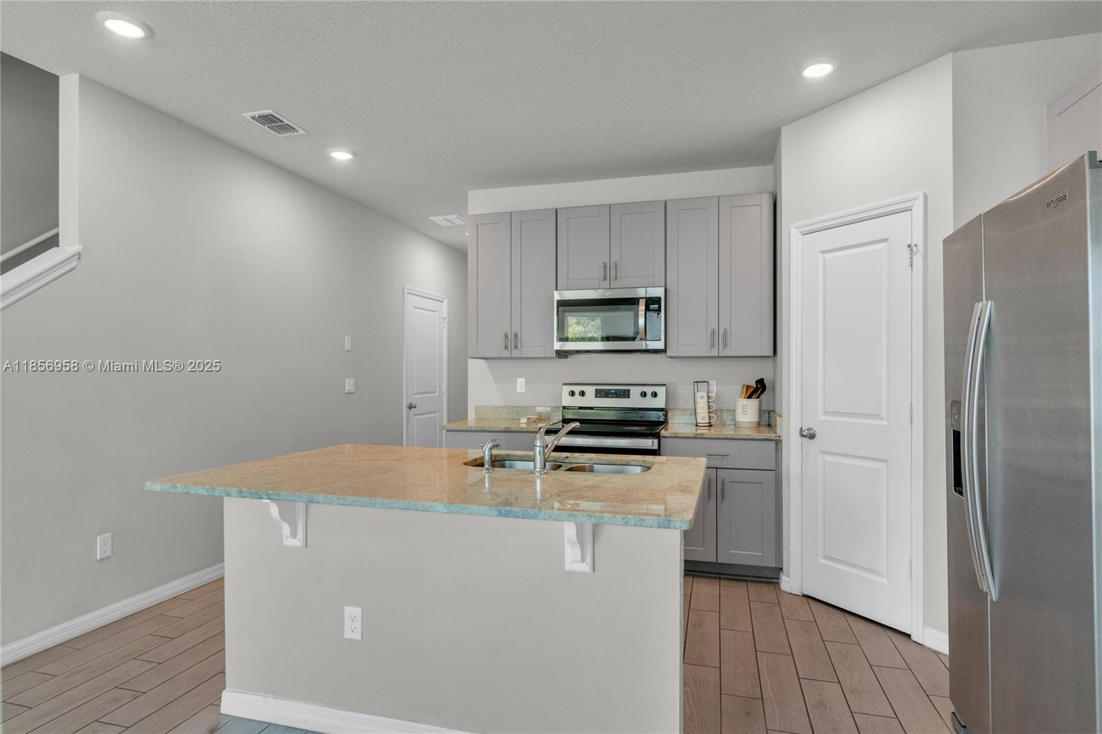 3506 Joshua Tree Street Palm Springs, FL 33461 - Photo 14 of 46