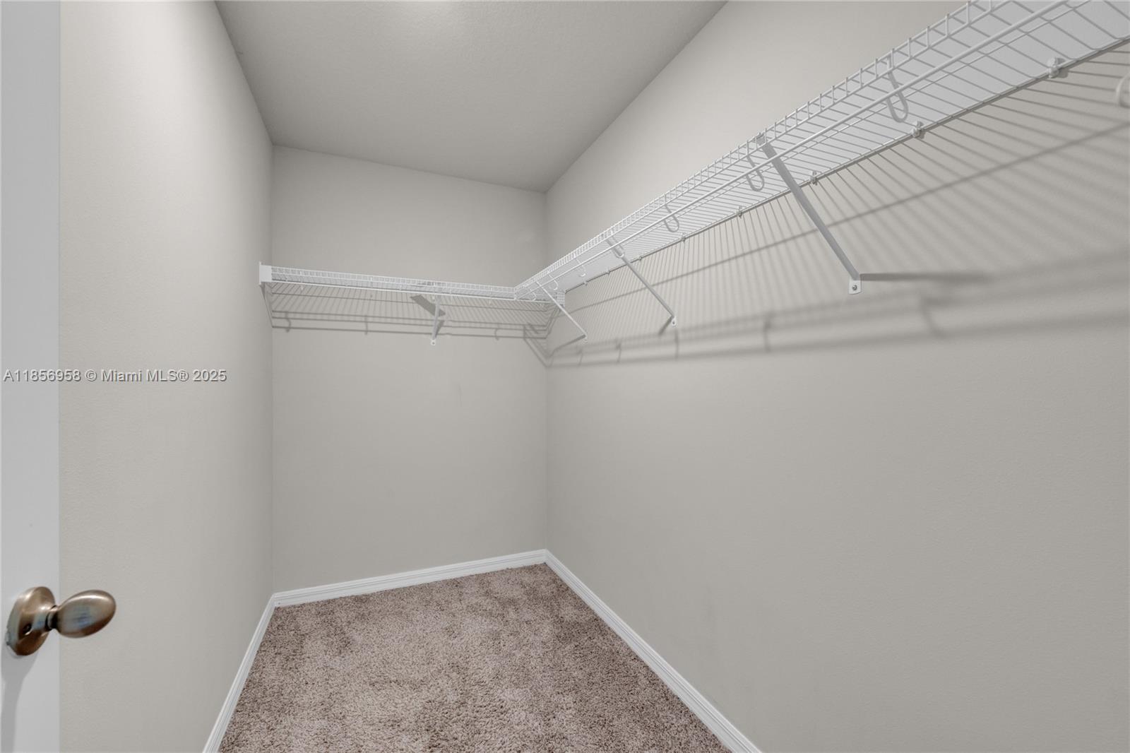 3506 Joshua Tree Street Palm Springs, FL 33461 - Photo 29 of 46