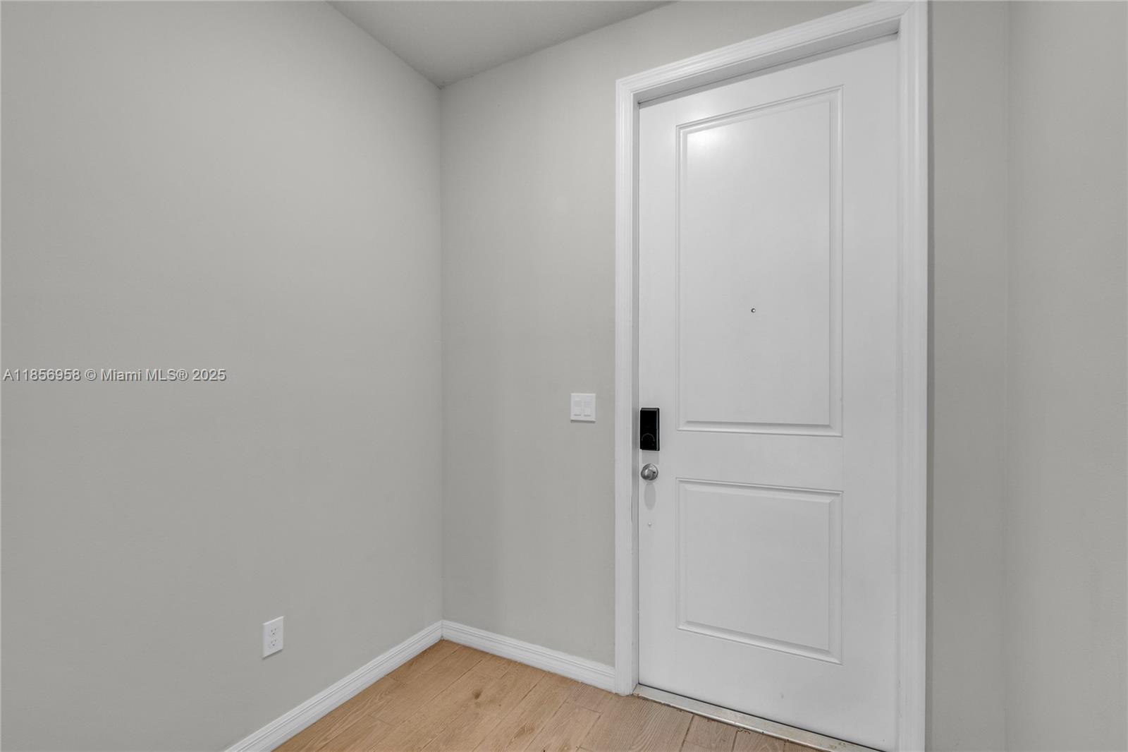 3506 Joshua Tree Street Palm Springs, FL 33461 - Photo 4 of 46