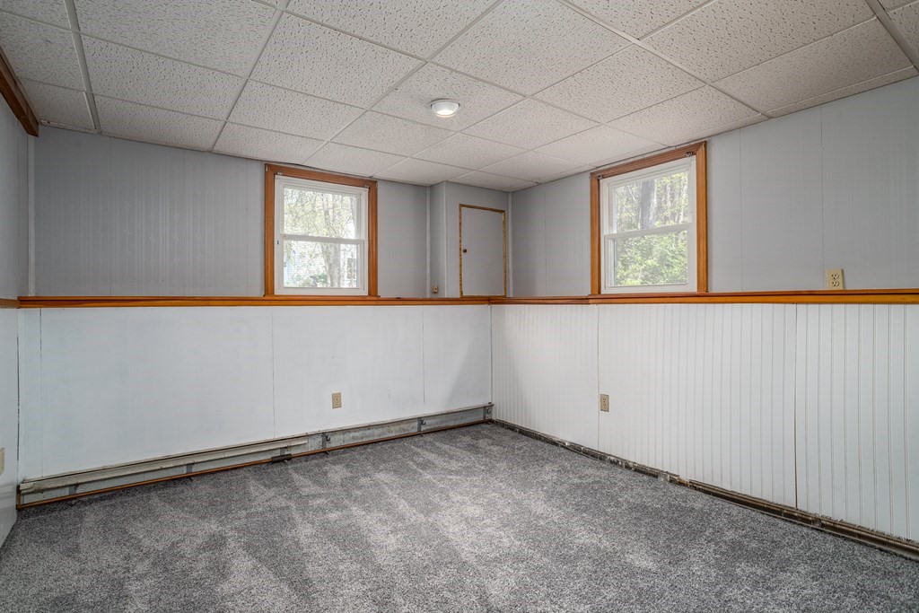 1 Needham Road Westminster, MA 01473 - Photo 32 of 42 an empty room with a window