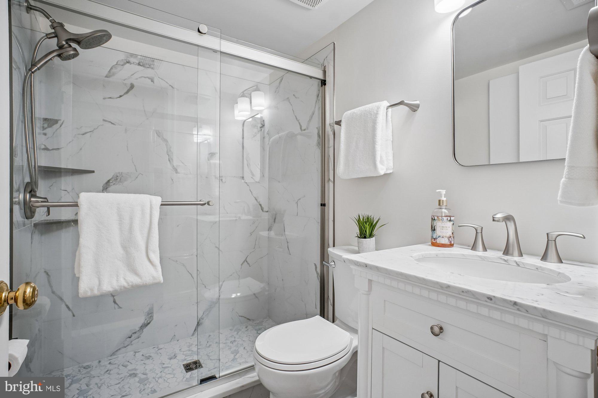 1953 Calvert Street Northwest, Unit 1953 5 Washington, DC 20009 - Photo 18 of 41 Bath