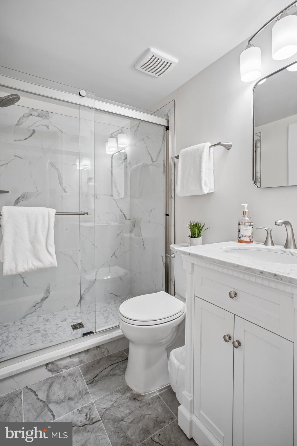 1953 Calvert Street Northwest, Unit 1953 5 Washington, DC 20009 - Photo 19 of 41 Bath