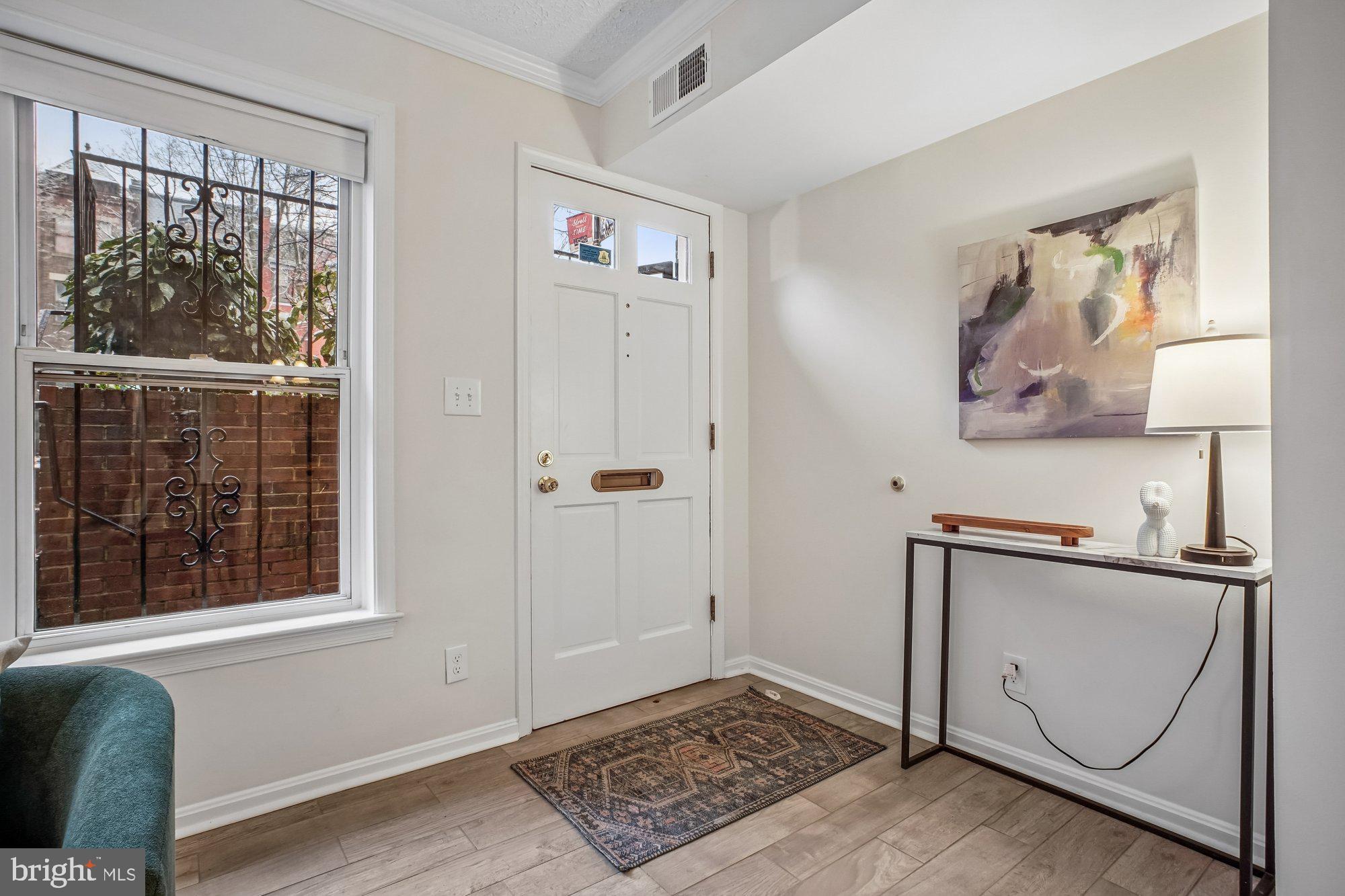 1953 Calvert Street Northwest, Unit 1953 5 Washington, DC 20009 - Photo 3 of 41 Entryway