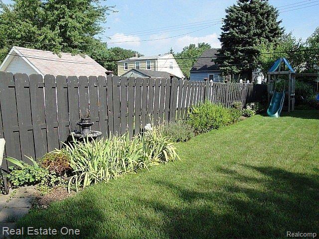 1706 Harvard Road Berkley, MI 48072 - Photo 14 of 15 Nicely Landscaped Yard