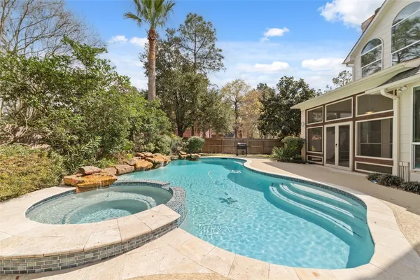 $1,050,000 | 10 East Rock Wing Place, The Woodlands, TX 77381