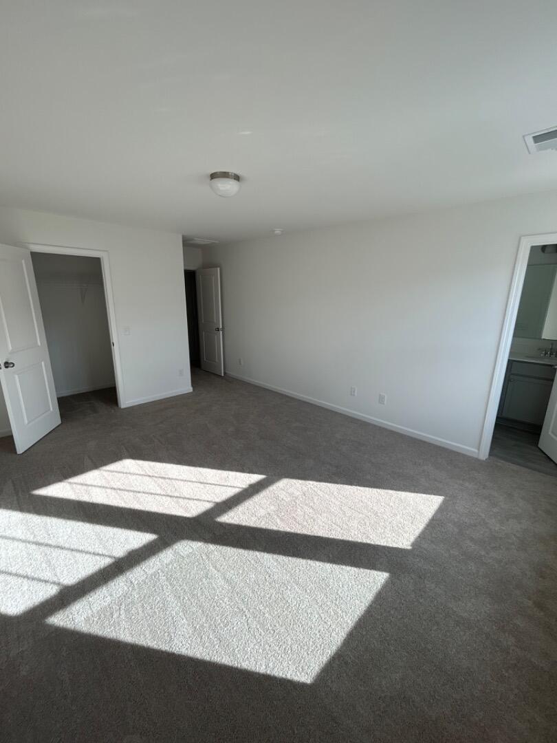 327 Surfbird Road Summerville, SC 29486 - Photo 5 of 9 1709762726964_IMG_2005