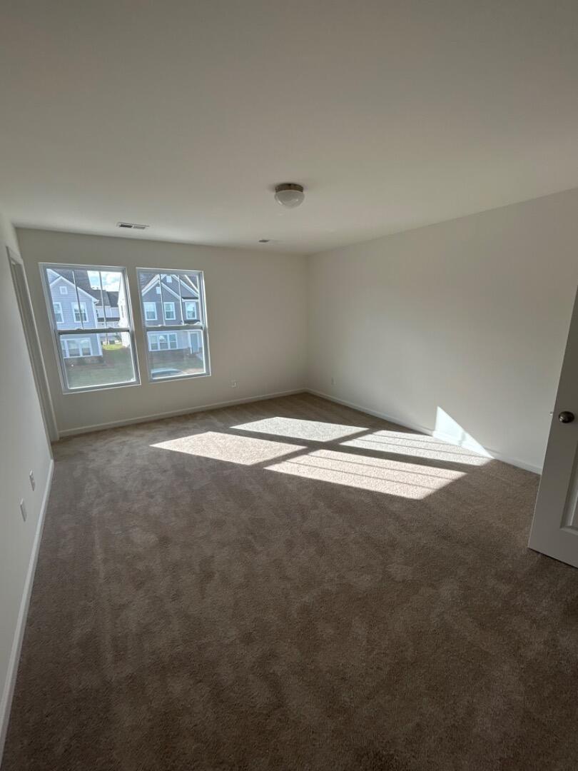 327 Surfbird Road Summerville, SC 29486 - Photo 7 of 9 1709762726490_IMG_2004