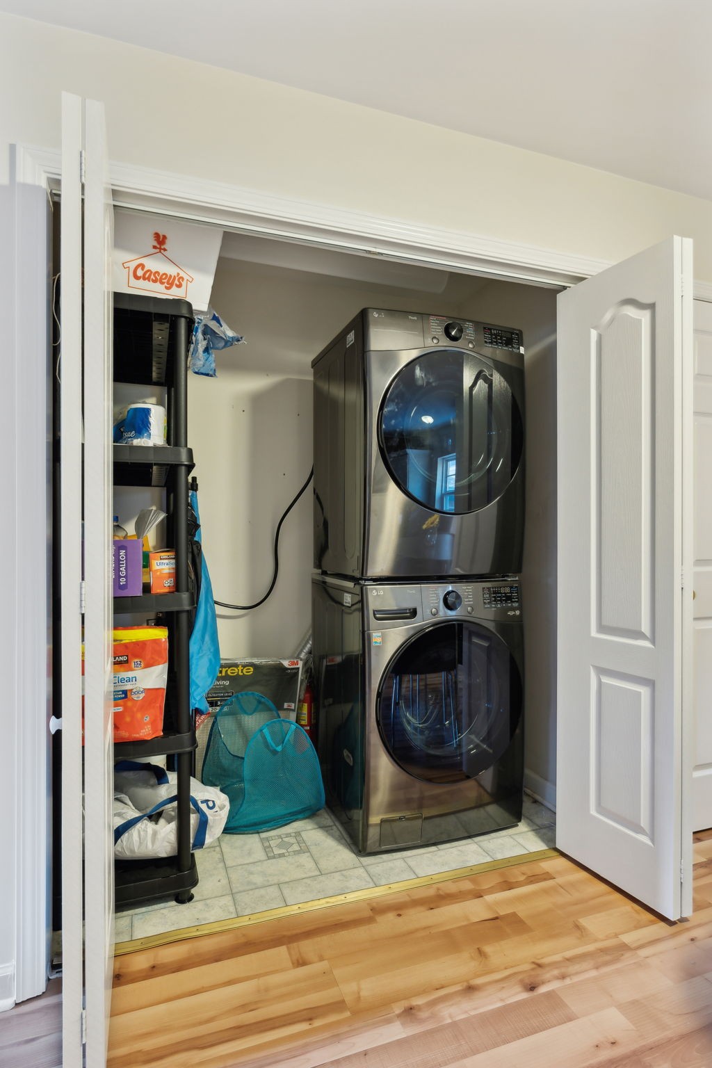 3908 Taylor Road Nashville, TN 37211 - Photo 26 of 42 a view of living room washer and dryer