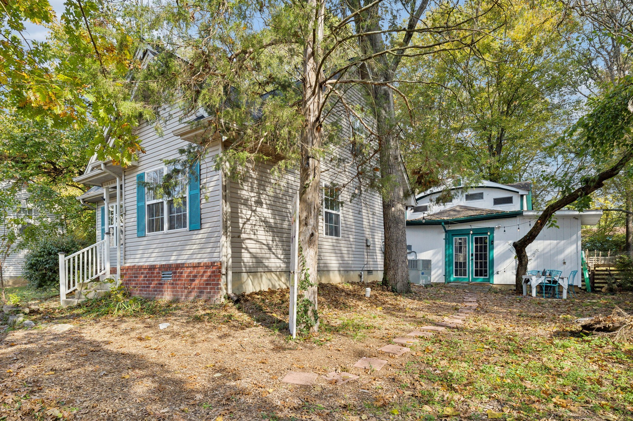 3908 Taylor Road Nashville, TN 37211 - Photo 3 of 42 a front view of a house with a yard