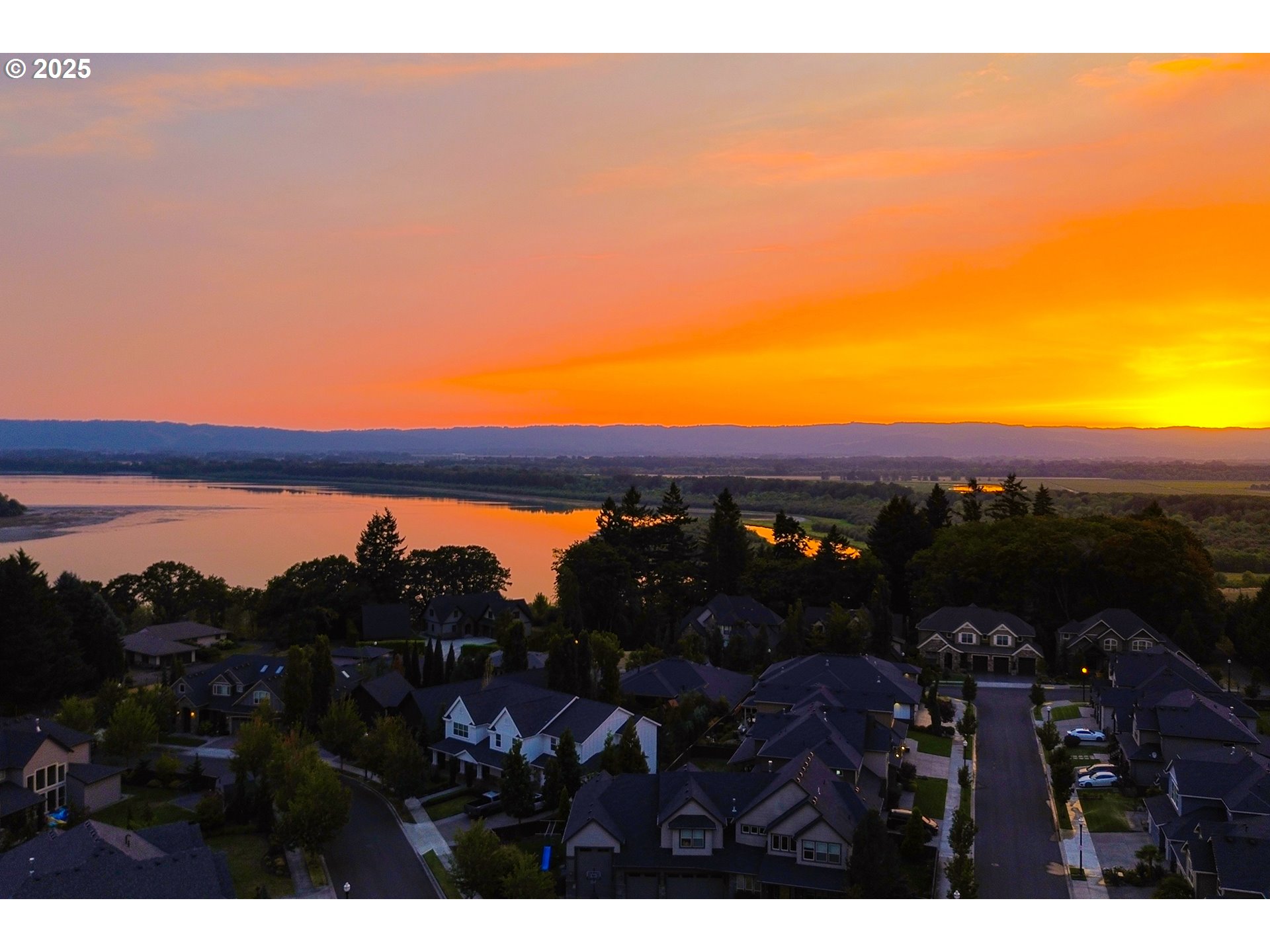 3602 Northwest 107th Street Vancouver, WA 98685 - Photo 27 of 27 a view of a sky from a balcony