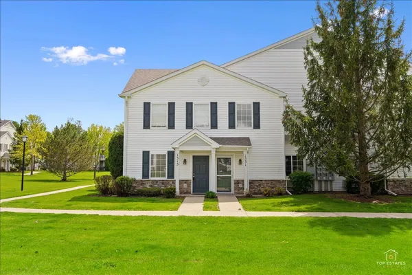 $1,750 | 1515 Silverstone Drive, Unit 1515, Carpentersville, IL 60110