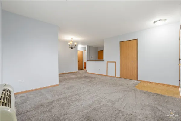 $1,750 | 1515 Silverstone Drive, Unit 1515, Carpentersville, IL 60110